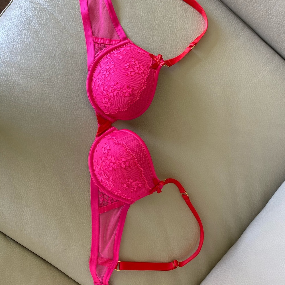 Barely worn Victoria’s Secret push-up bra